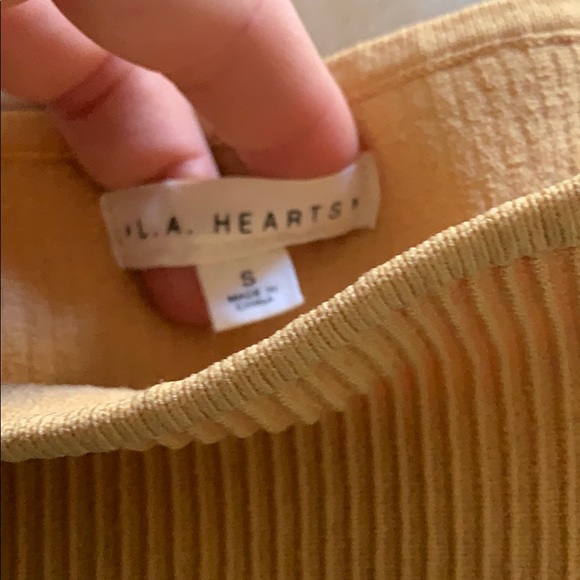 La Hearts Cropped Ribbed Top - Picture 2 of 3